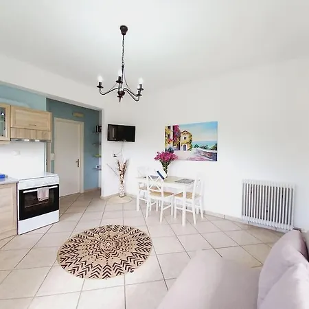 1 Apartment *